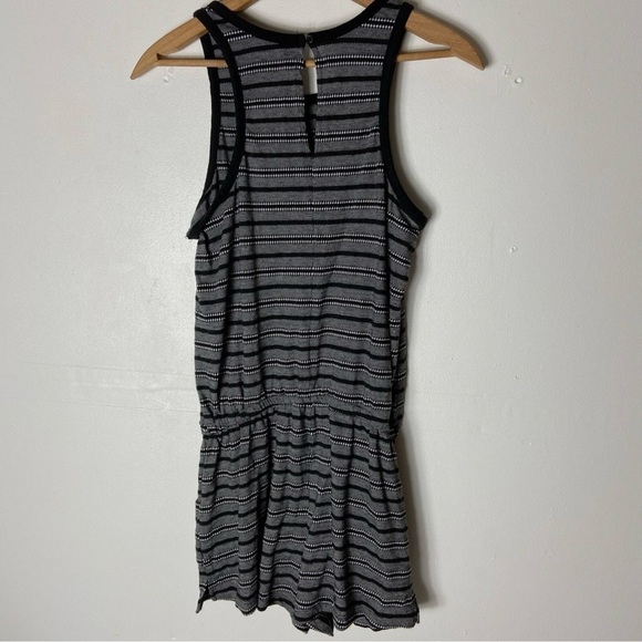 Old Navy Women’s Black and Gray Striped Sleeveless Romper - Picture 7 of 7